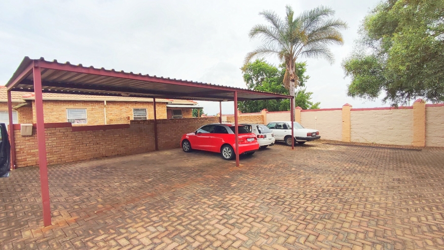 2 Bedroom Property for Sale in Heuwelsig Estate Gauteng