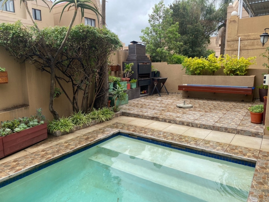 3 Bedroom Property for Sale in Vorna Valley Gauteng