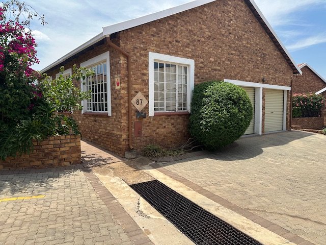 2 Bedroom Property for Sale in Honeydew Gauteng