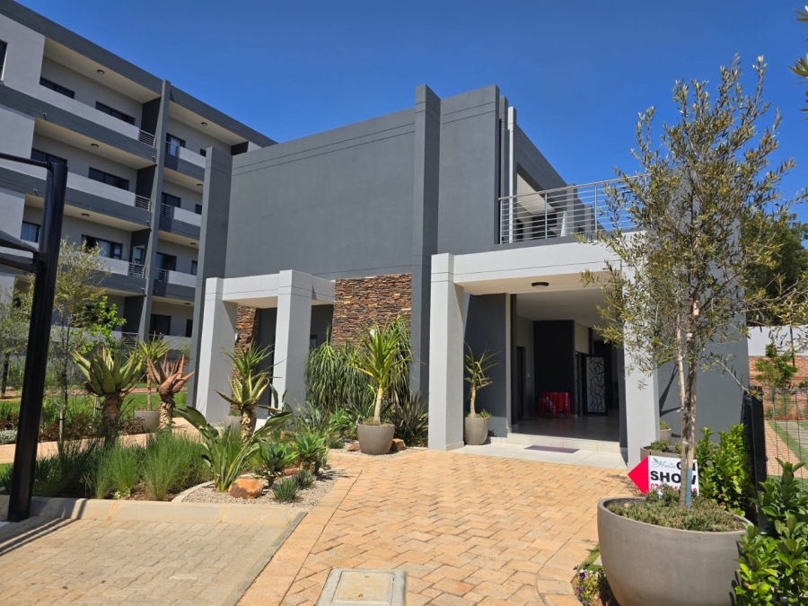 To Let 2 Bedroom Property for Rent in Glen Austin Gauteng