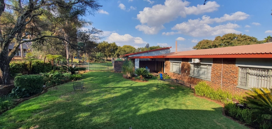 8 Bedroom Property for Sale in Flora Park Gauteng