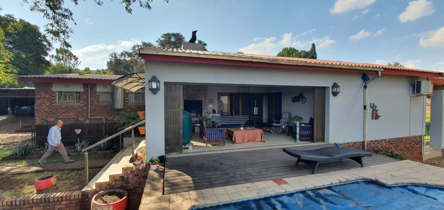 8 Bedroom Property for Sale in Flora Park Gauteng