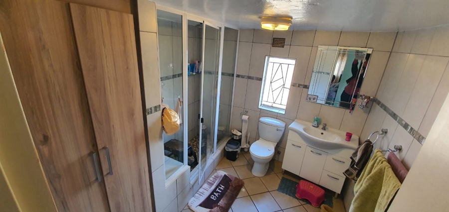 8 Bedroom Property for Sale in Flora Park Gauteng