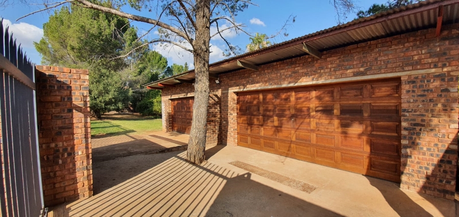 8 Bedroom Property for Sale in Flora Park Gauteng