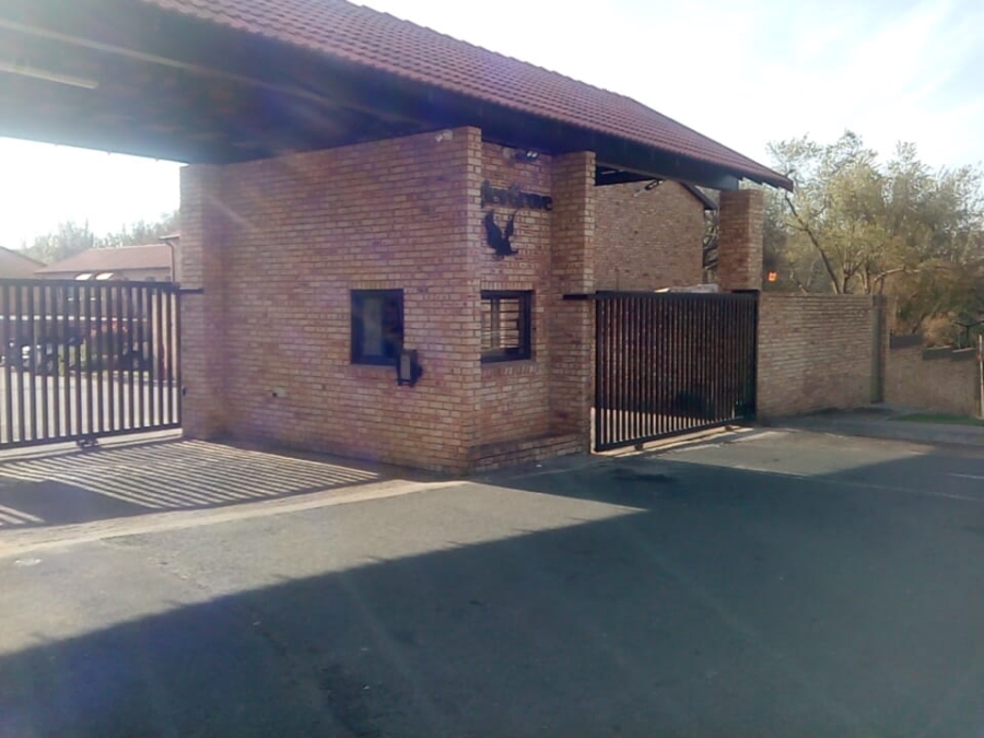 To Let 2 Bedroom Property for Rent in Honeydew Grove Gauteng