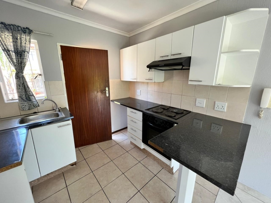 To Let 2 Bedroom Property for Rent in Honeydew Grove Gauteng