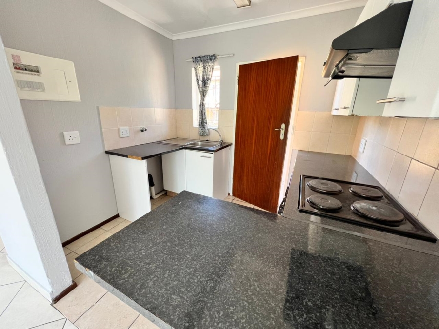 To Let 2 Bedroom Property for Rent in Honeydew Grove Gauteng