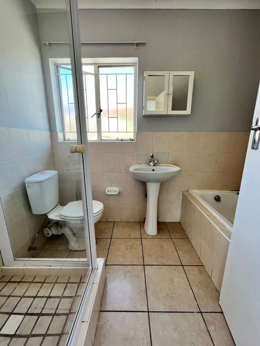 To Let 2 Bedroom Property for Rent in Honeydew Grove Gauteng