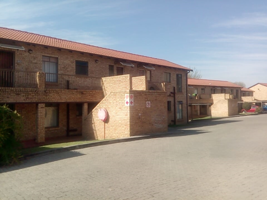 To Let 2 Bedroom Property for Rent in Honeydew Grove Gauteng