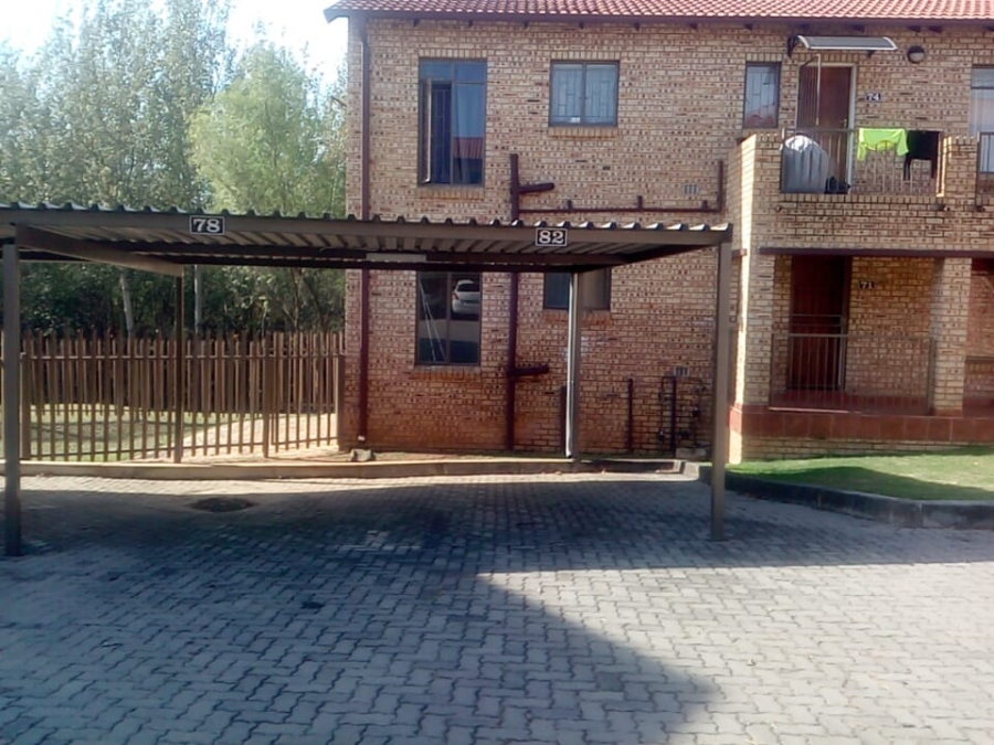 To Let 2 Bedroom Property for Rent in Honeydew Grove Gauteng