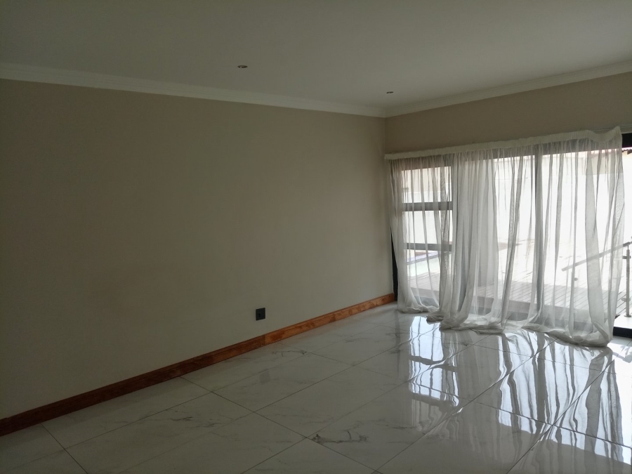 To Let 6 Bedroom Property for Rent in Willaway Gauteng