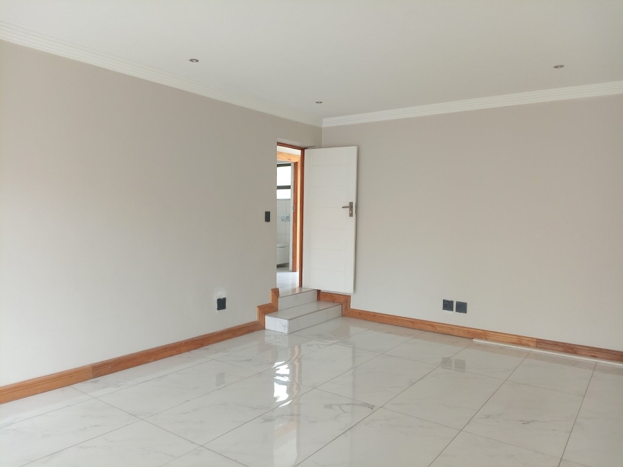 To Let 6 Bedroom Property for Rent in Willaway Gauteng