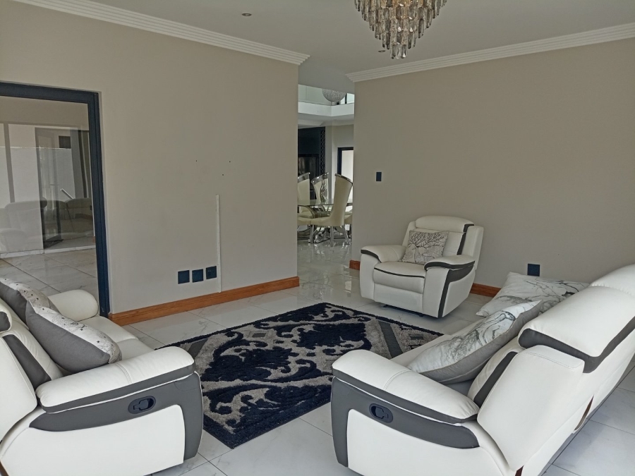 To Let 6 Bedroom Property for Rent in Willaway Gauteng