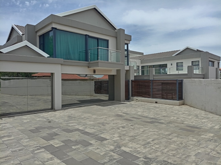 To Let 6 Bedroom Property for Rent in Willaway Gauteng