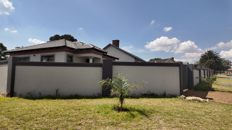 To Let 3 Bedroom Property for Rent in Dinwiddie Gauteng