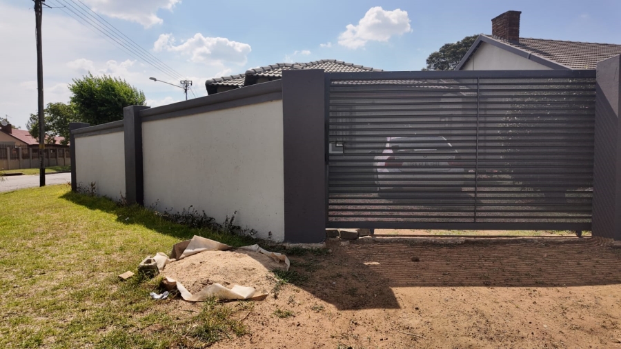 To Let 3 Bedroom Property for Rent in Dinwiddie Gauteng