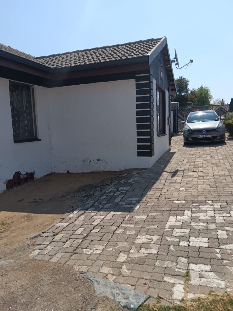 3 Bedroom Property for Sale in Birchleigh North Gauteng