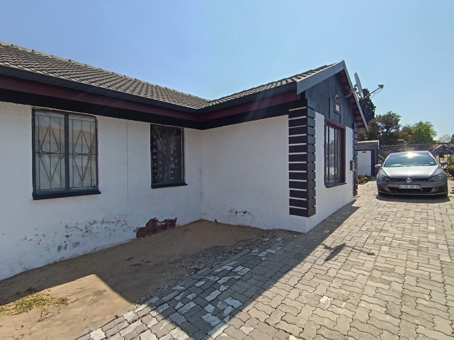 3 Bedroom Property for Sale in Birchleigh North Gauteng