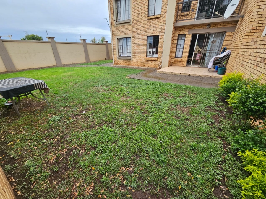 To Let 2 Bedroom Property for Rent in Eco Park Gauteng