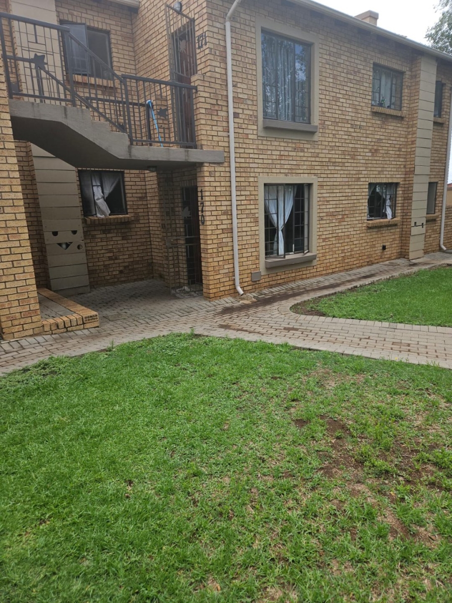 To Let 2 Bedroom Property for Rent in Eco Park Gauteng