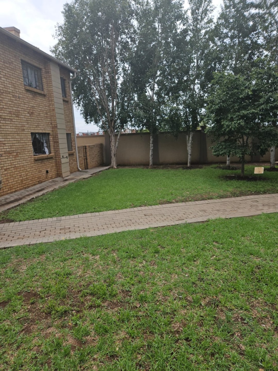 To Let 2 Bedroom Property for Rent in Eco Park Gauteng