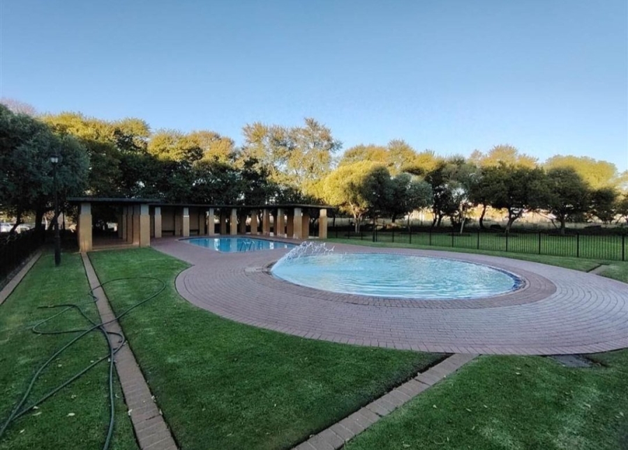 To Let 2 Bedroom Property for Rent in Eco Park Gauteng