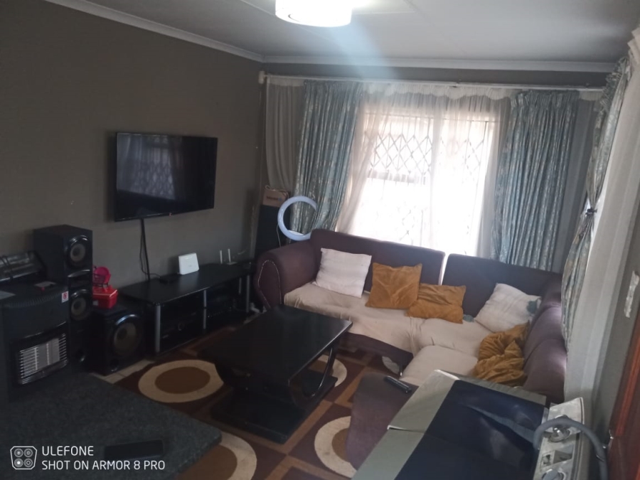 2 Bedroom Property for Sale in Dawn Park Gauteng