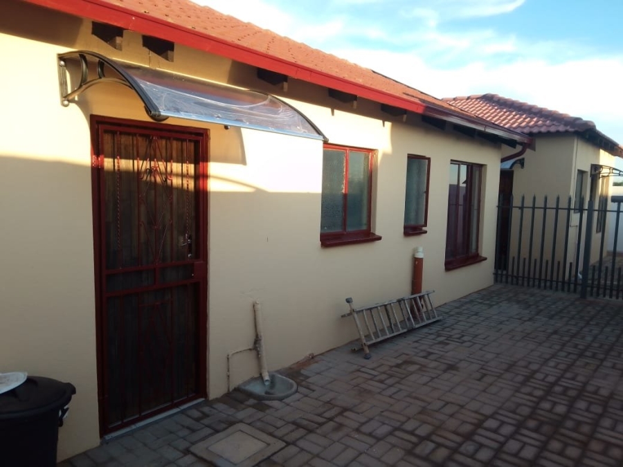 To Let 2 Bedroom Property for Rent in Soshanguve XX Gauteng