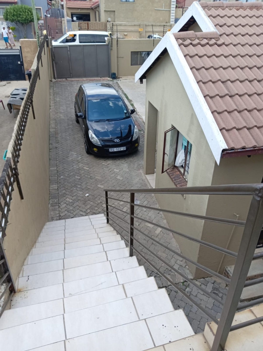 7 Bedroom Property for Sale in Allandale Gauteng