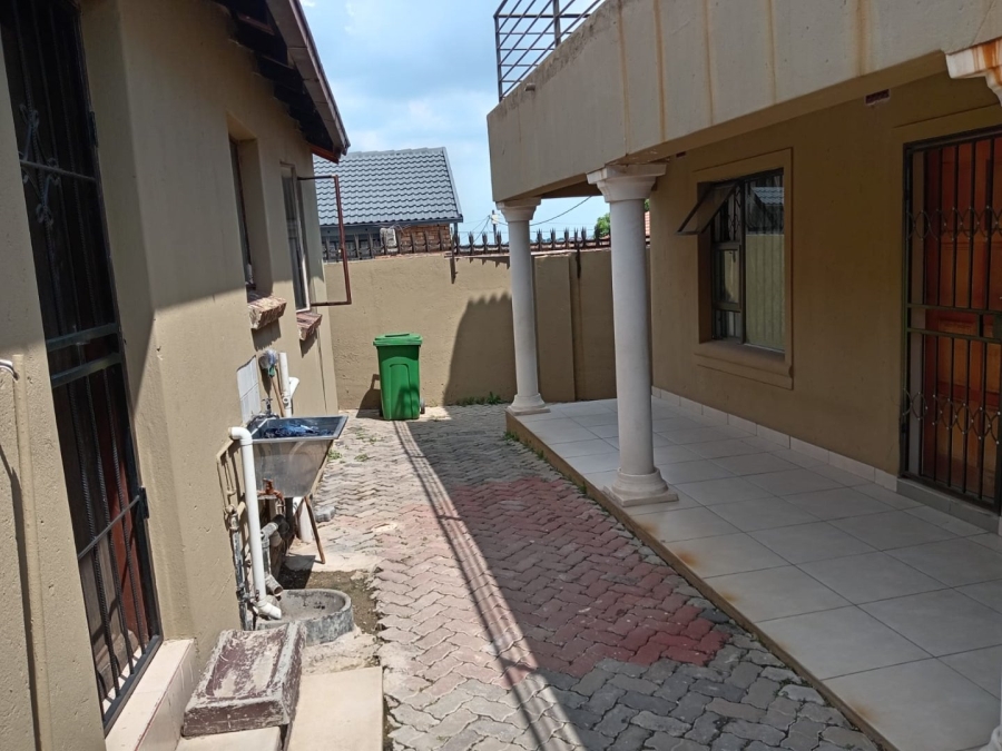 7 Bedroom Property for Sale in Allandale Gauteng