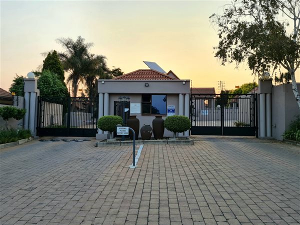 To Let 2 Bedroom Property for Rent in Bromhof Gauteng