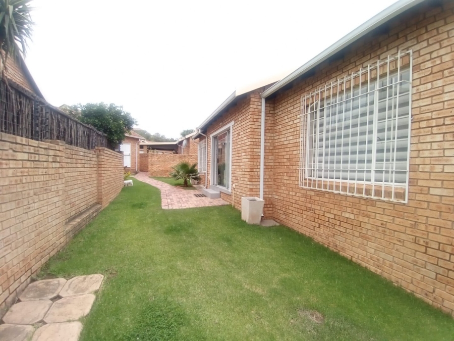 3 Bedroom Property for Sale in Honeydew Manor Gauteng