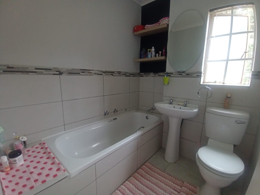 3 Bedroom Property for Sale in Honeydew Manor Gauteng