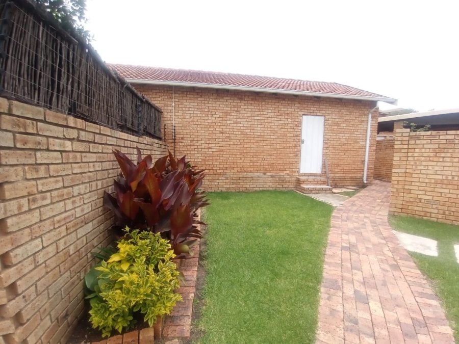 3 Bedroom Property for Sale in Honeydew Manor Gauteng