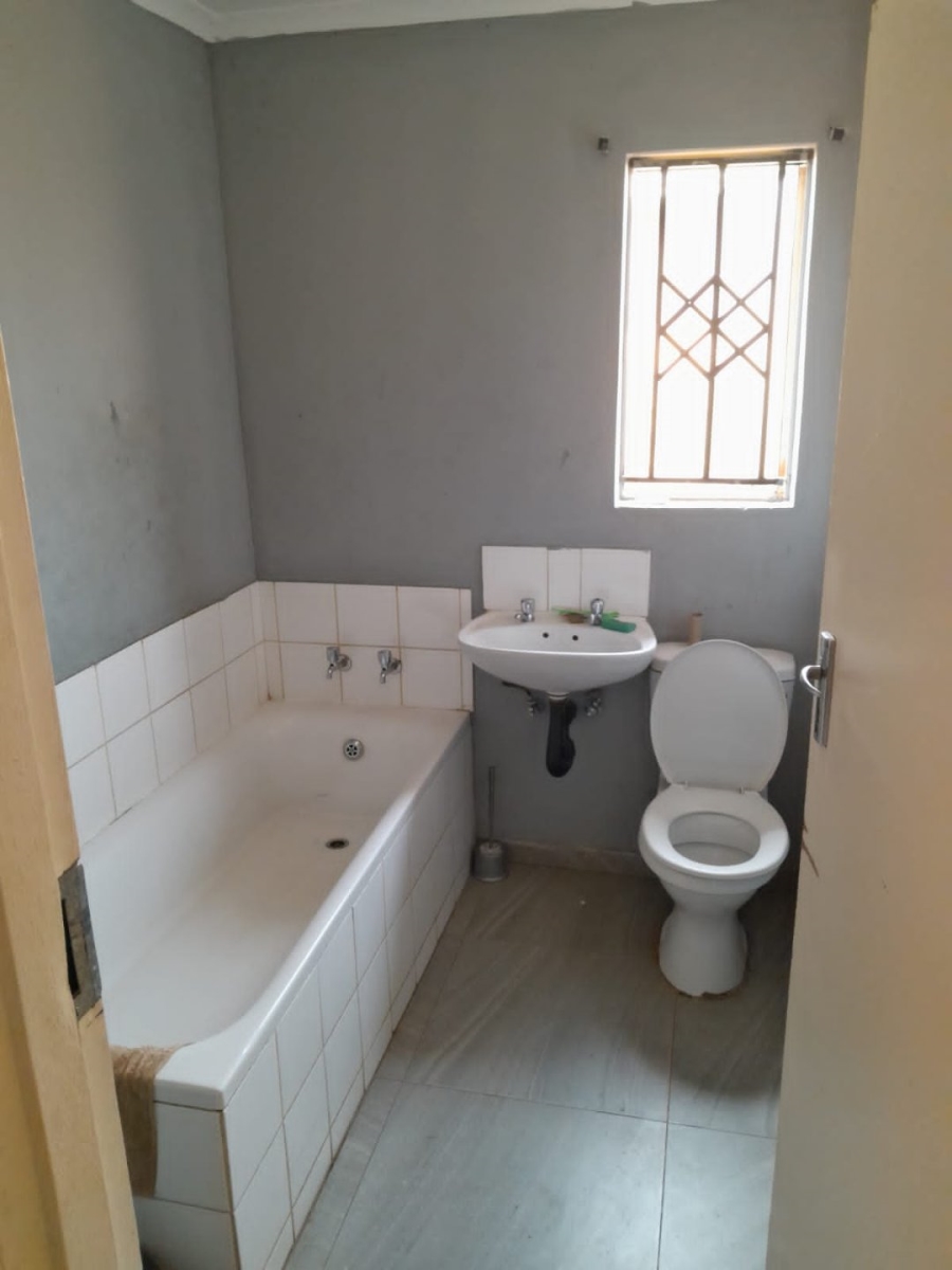 To Let 3 Bedroom Property for Rent in Protea Glen Gauteng