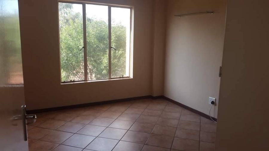 2 Bedroom Property for Sale in Die Hoewes Gauteng