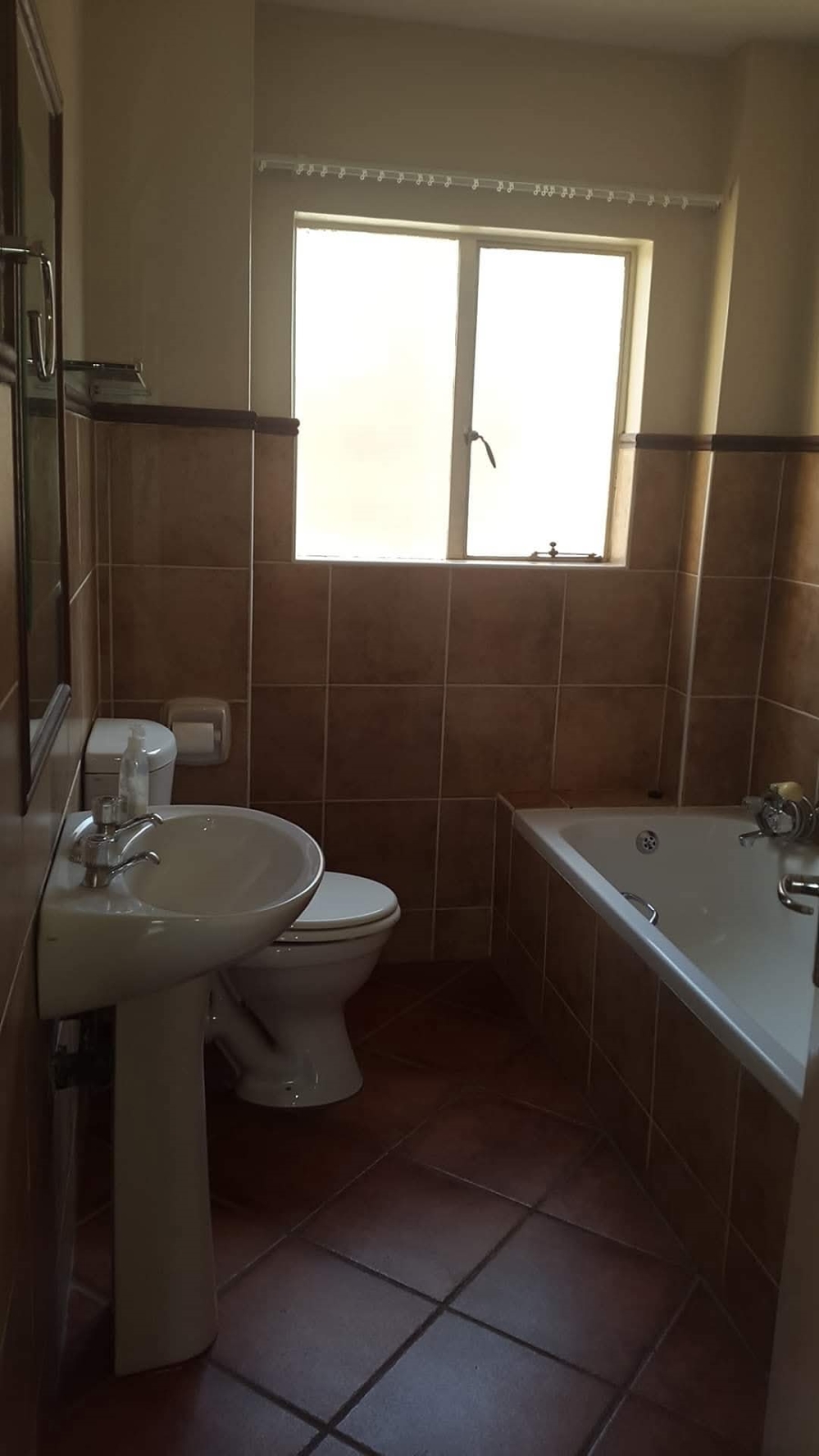 2 Bedroom Property for Sale in Die Hoewes Gauteng