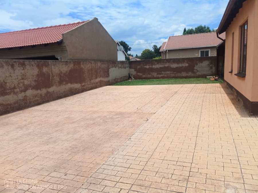 2 Bedroom Property for Sale in Dawn Park Gauteng