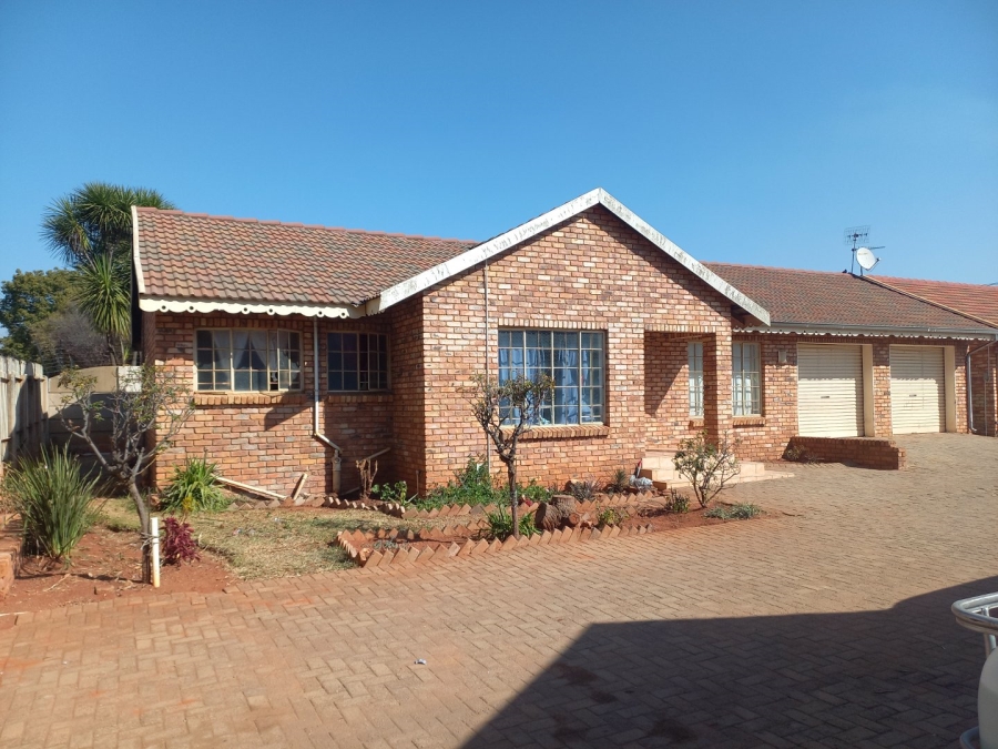 3 Bedroom Property for Sale in Rensburg Gauteng