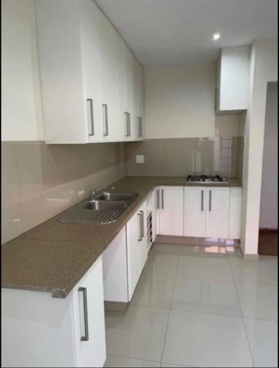 To Let 1 Bedroom Property for Rent in Gallo Manor Gauteng