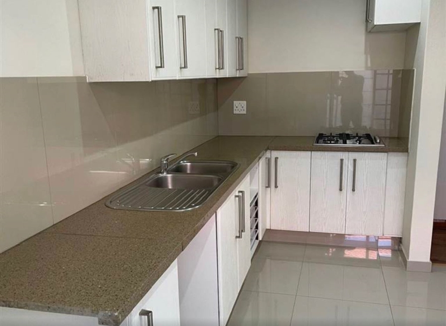 To Let 1 Bedroom Property for Rent in Gallo Manor Gauteng