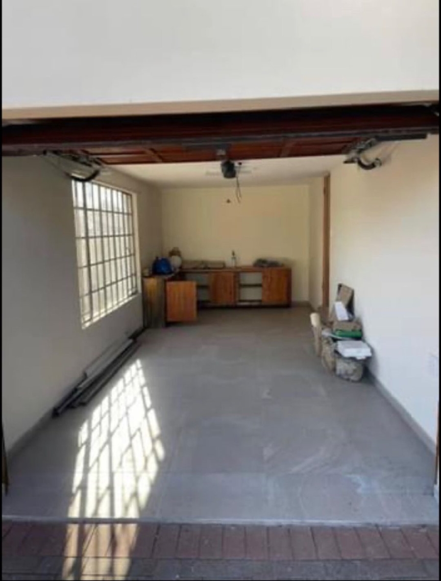 To Let 1 Bedroom Property for Rent in Gallo Manor Gauteng