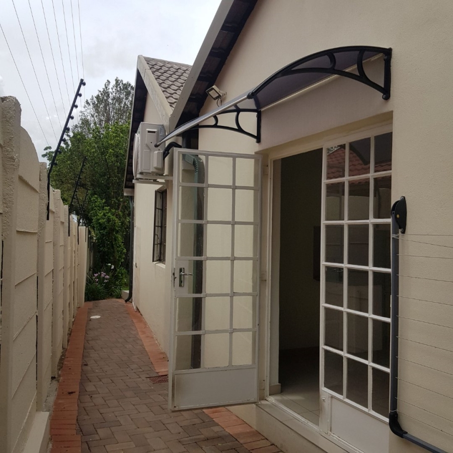 To Let 1 Bedroom Property for Rent in Gallo Manor Gauteng