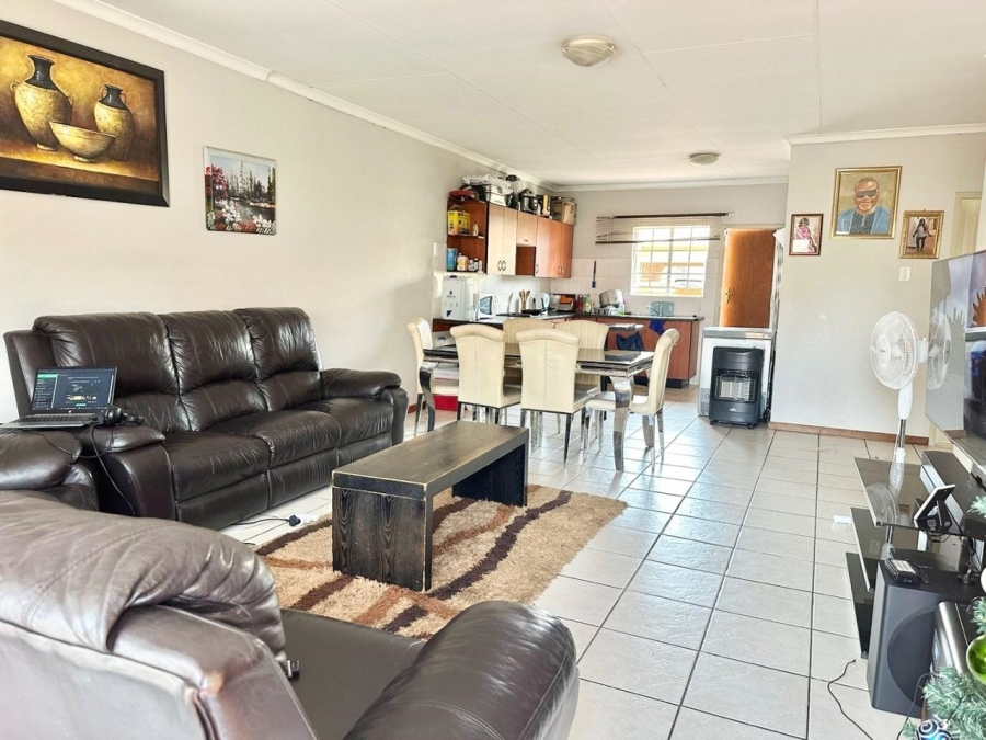 To Let 2 Bedroom Property for Rent in Noordwyk Gauteng