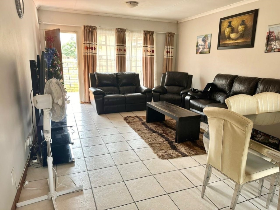 To Let 2 Bedroom Property for Rent in Noordwyk Gauteng