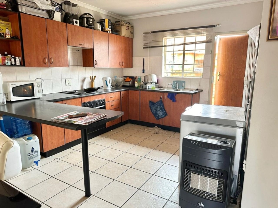 To Let 2 Bedroom Property for Rent in Noordwyk Gauteng