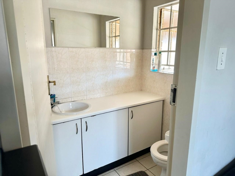 To Let 2 Bedroom Property for Rent in Noordwyk Gauteng