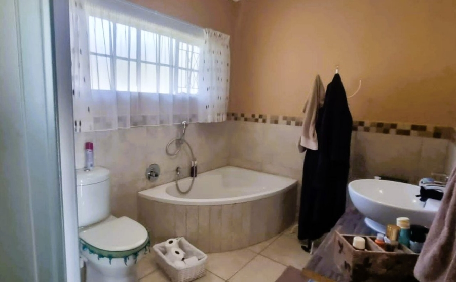 4 Bedroom Property for Sale in Knoppieslaagte Gauteng