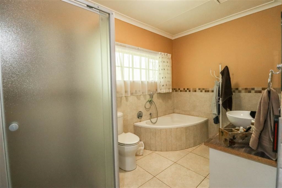 4 Bedroom Property for Sale in Knoppieslaagte Gauteng