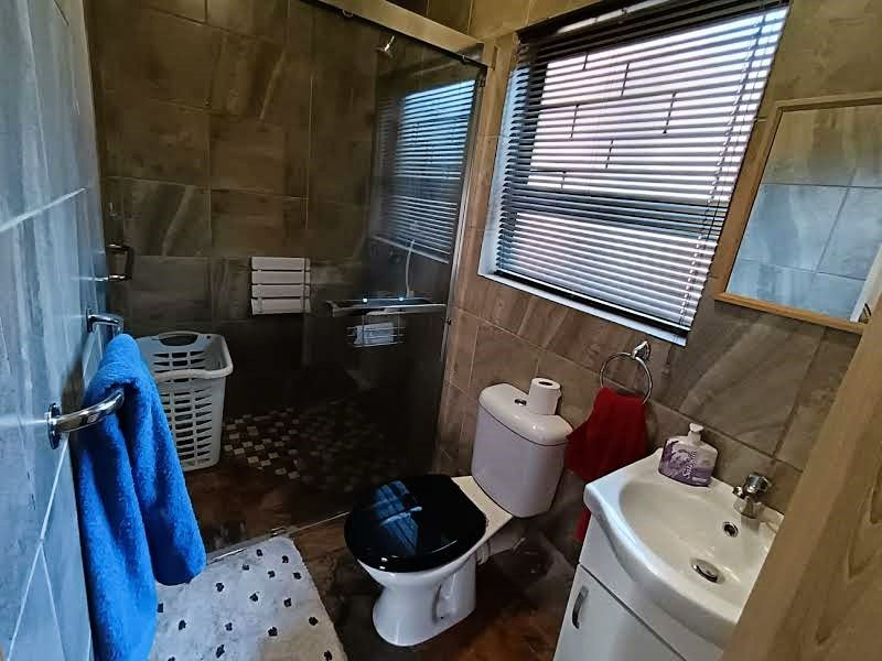 4 Bedroom Property for Sale in Rooihuiskraal Gauteng